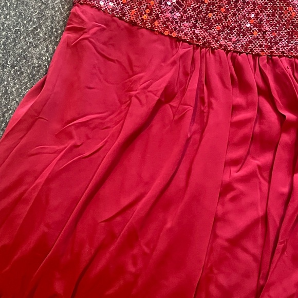 Formal Red dress with a sequin top - Picture 9 of 11